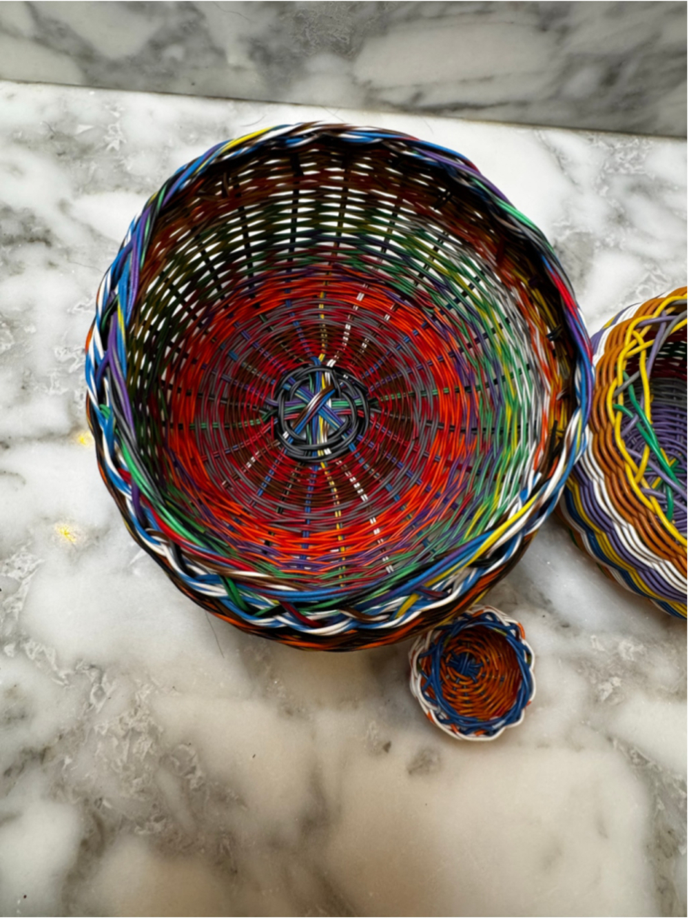 Vintage Set of 3 Handwoven South African Zulu Telephone Wire Baskets - Picture 2 of 15